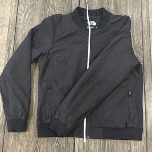 The north face women’s black bomber with quilter lining size m